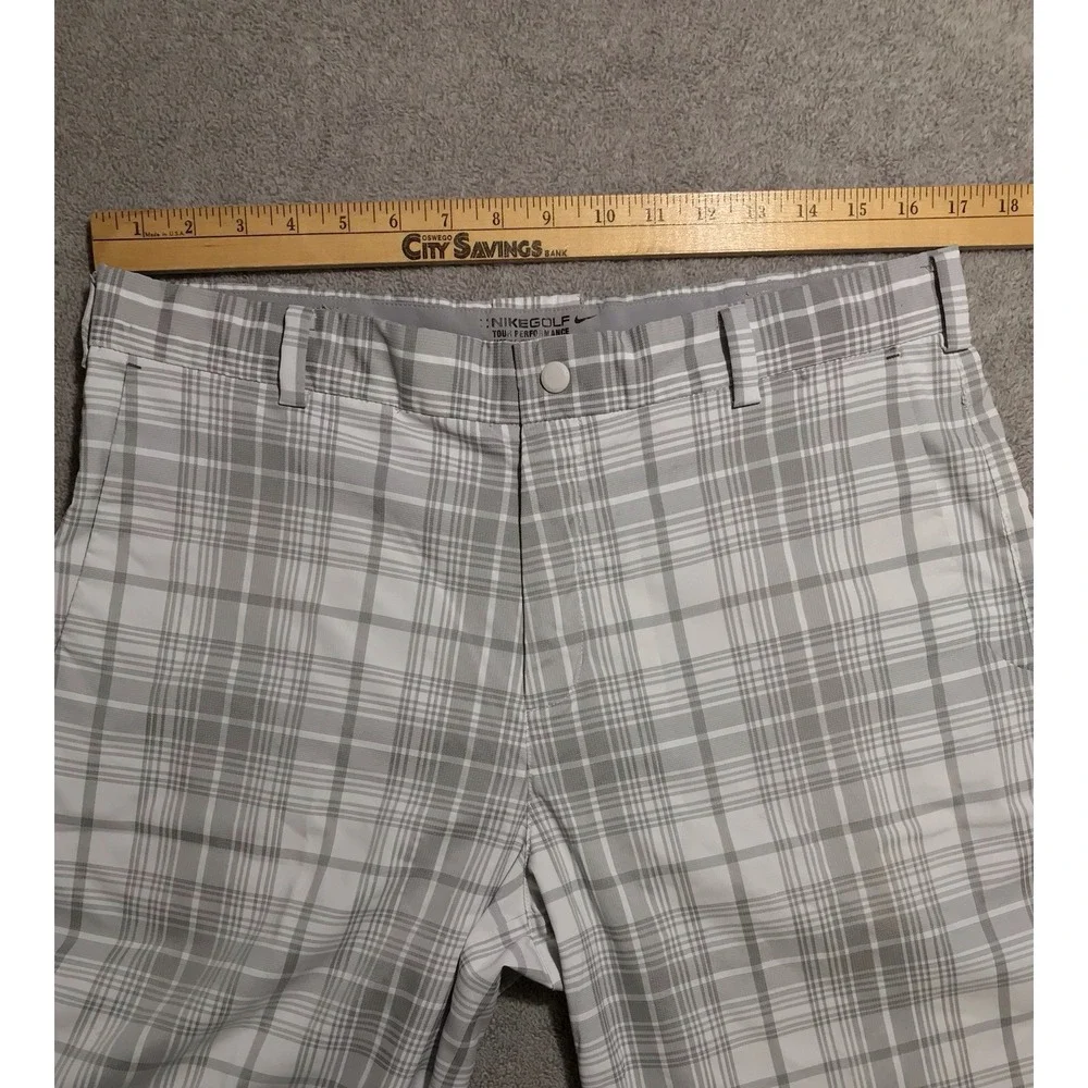 NIKE GOLF Tour Performance Men's Sz 34 Plaid White Gray Dri-Fit Shorts‎